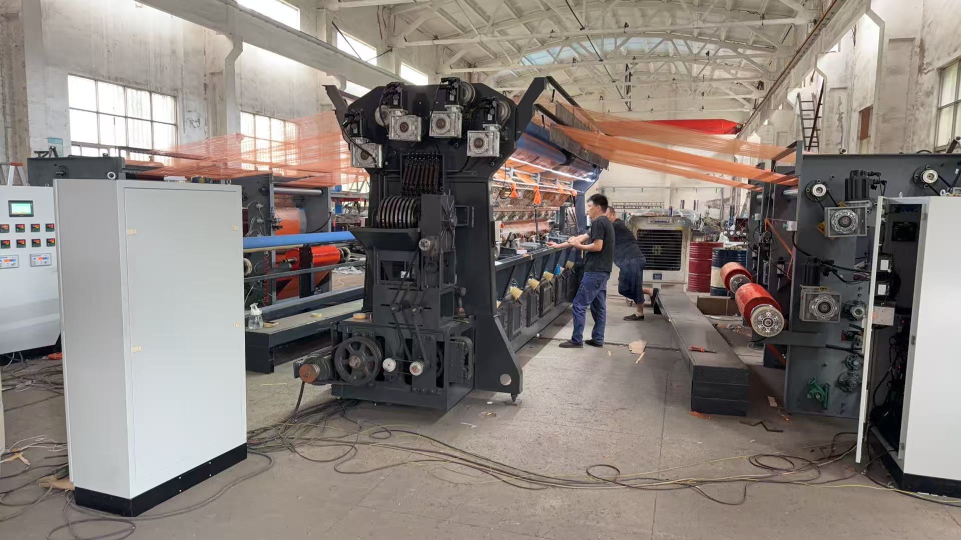 กรณี บริษัท ล่าสุดเกี่ยวกับ Double Needle Bed Warp Knitting Machine for Industrial Textile Manufacturing